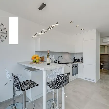 Luxury Apart, Beach, Swimming Pool, Okrug, Trogir Apartman Kovacic