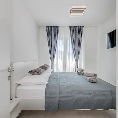 Luxury Apart, Beach, Swimming Pool, Okrug, Trogir * Kovacic