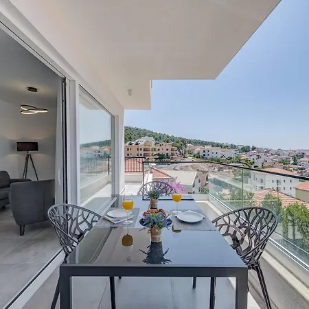 Luxury Apart, Beach, Swimming Pool, Okrug, Trogir Apartment