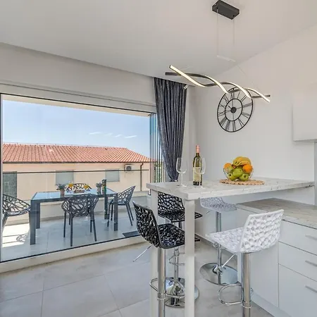 Luxury Apart, Beach, Swimming Pool, Okrug, Trogir Διαμέρισμα Kovacic