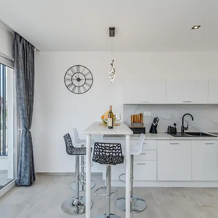 Luxury Apart, Beach, Swimming Pool, Okrug, Trogir Apartman Kovacic