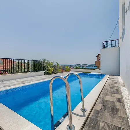 Luxury Apart, Beach, Swimming Pool, Okrug, Trogir *