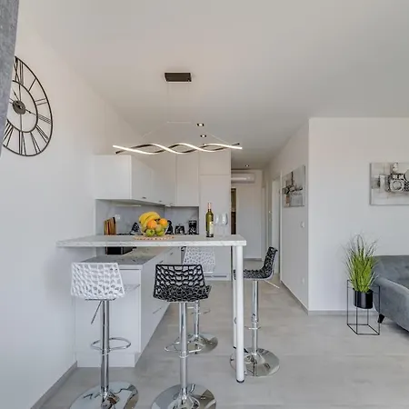 Apartment Luxury Apart, Beach, Swimming Pool, Okrug, Trogir