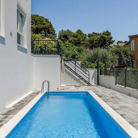 Apartman Luxury Apart, Beach, Swimming Pool, Okrug, Trogir *