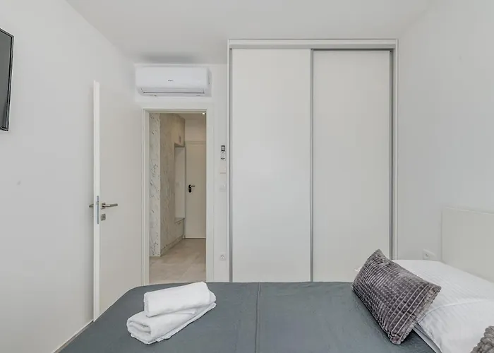 Luxury Apart, Beach, Swimming Pool, Okrug, Trogir Lejlighed Kovacic