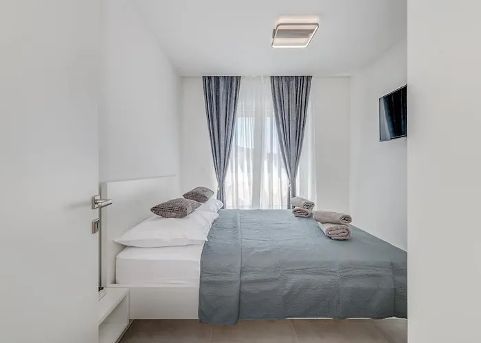 Luxury Apart, Beach, Swimming Pool, Okrug, Trogir * Kovacic