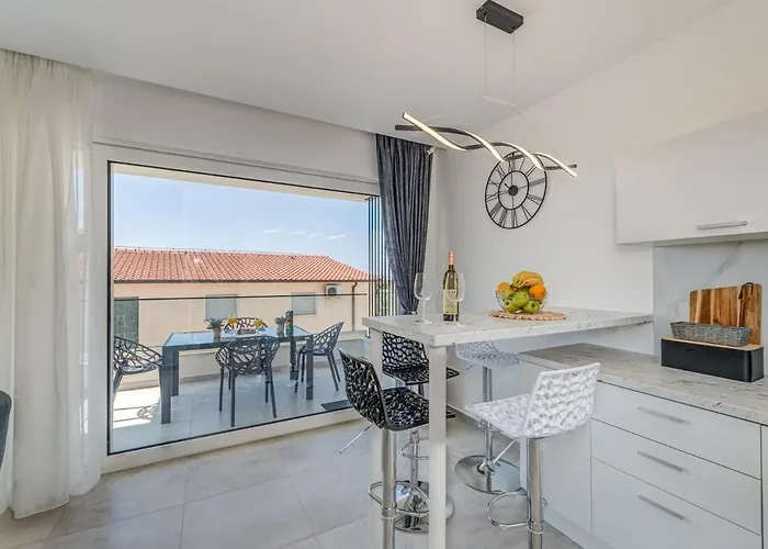 Luxury Apart, Beach, Swimming Pool, Okrug, Trogir Lejlighed Kovacic