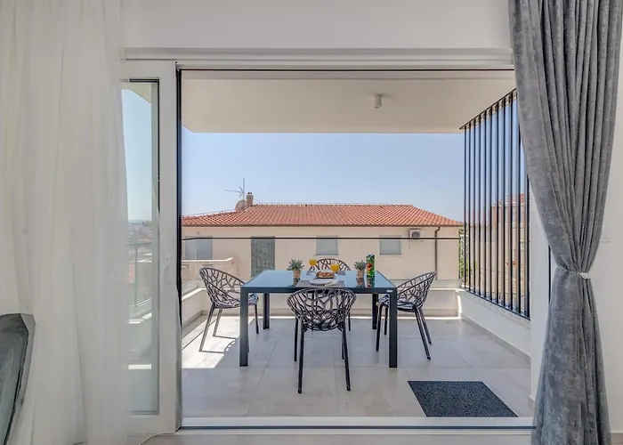 Luxury Apart, Beach, Swimming Pool, Okrug, Trogir