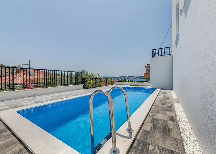 Luxury Apart, Beach, Swimming Pool, Okrug, Trogir *