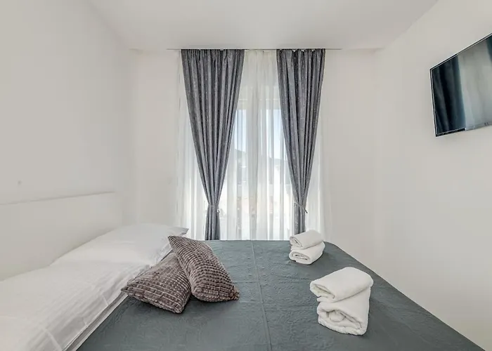 Luxury Apart, Beach, Swimming Pool, Okrug, Trogir Lejlighed *