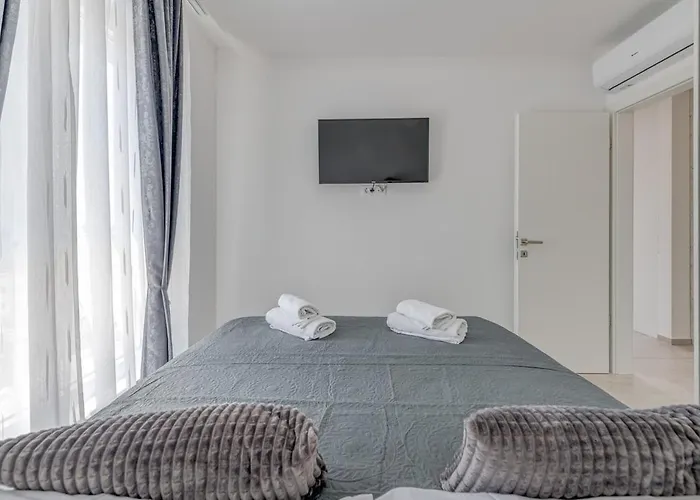 Luxury Apart, Beach, Swimming Pool, Okrug, Trogir * Kovacic