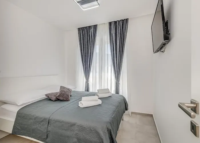 Luxury Apart, Beach, Swimming Pool, Okrug, Trogir * Kovacic