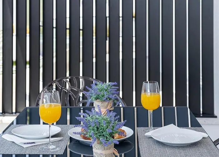 Luxury Apart, Beach, Swimming Pool, Okrug, Trogir Lejlighed *