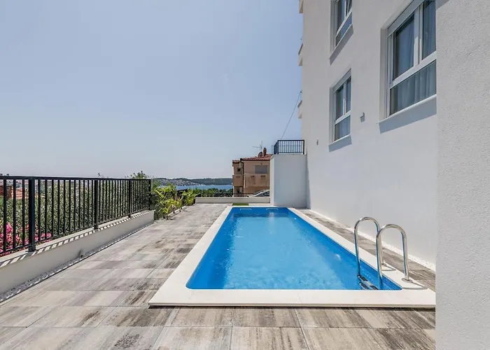 Luxury Apart, Beach, Swimming Pool, Okrug, Trogir Lejlighed Kovacic