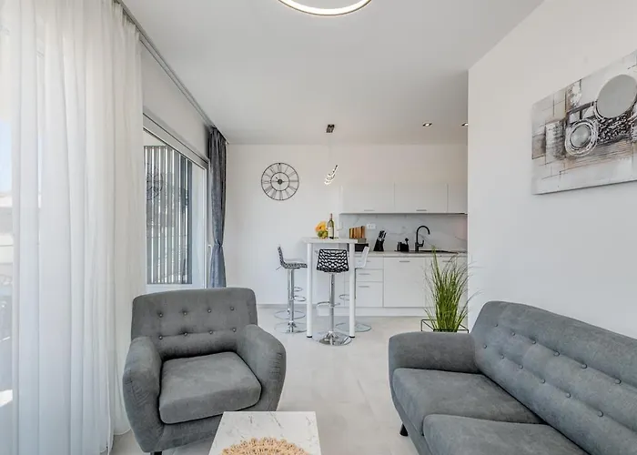 Luxury Apart, Beach, Swimming Pool, Okrug, Trogir